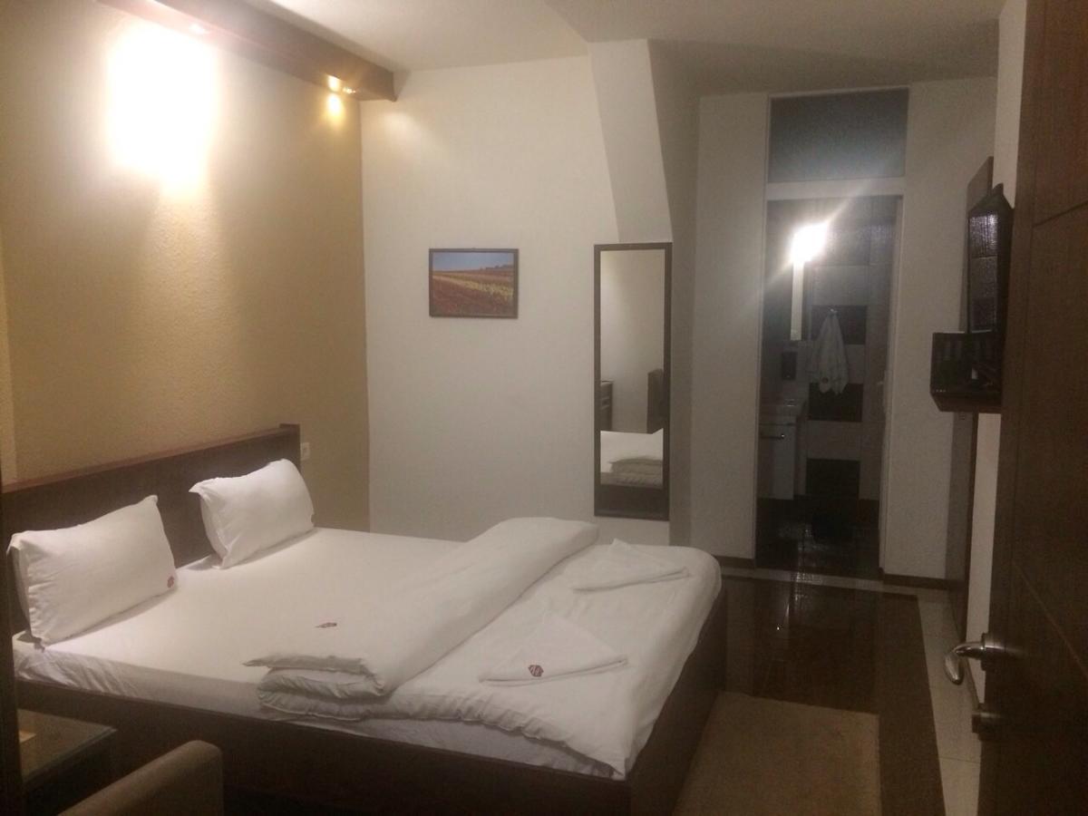 Hotel Millenium2 프리즈렌 외부 사진