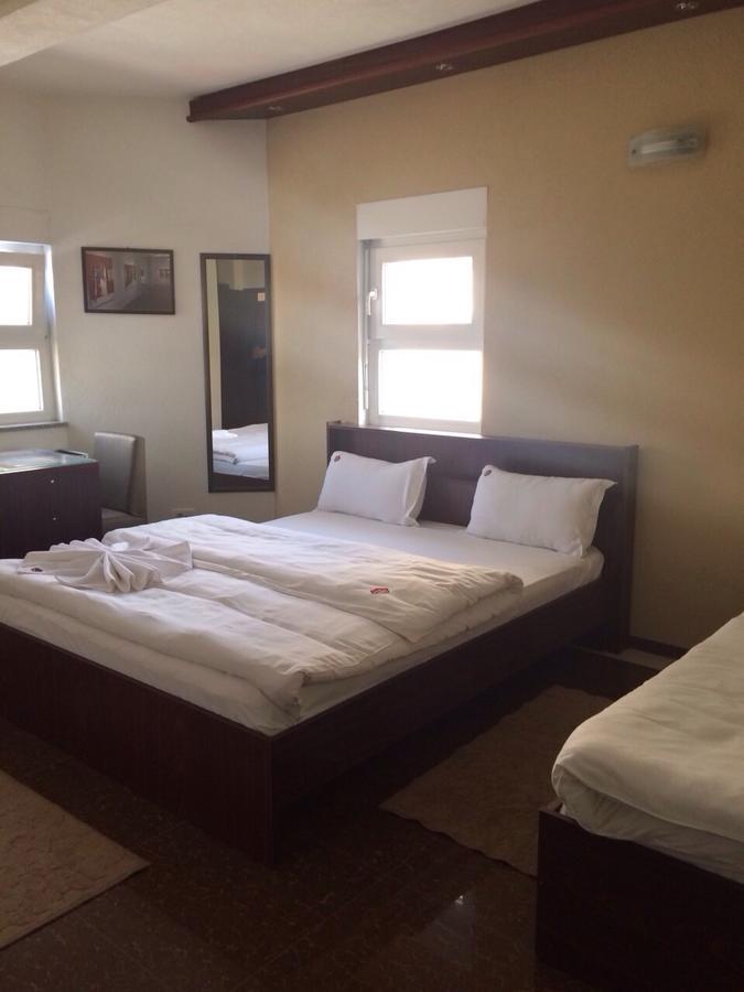 Hotel Millenium2 프리즈렌 외부 사진