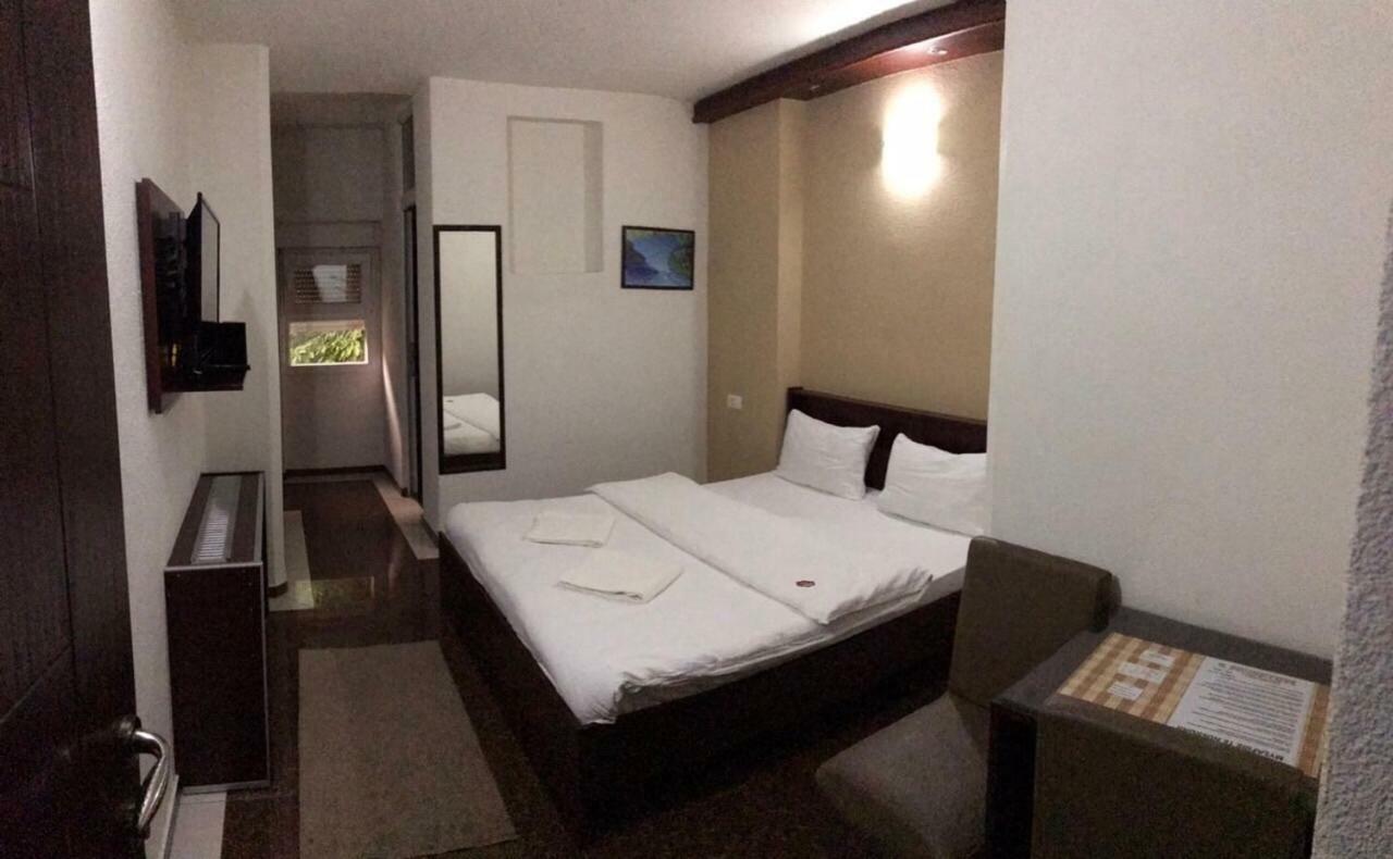 Hotel Millenium2 프리즈렌 외부 사진